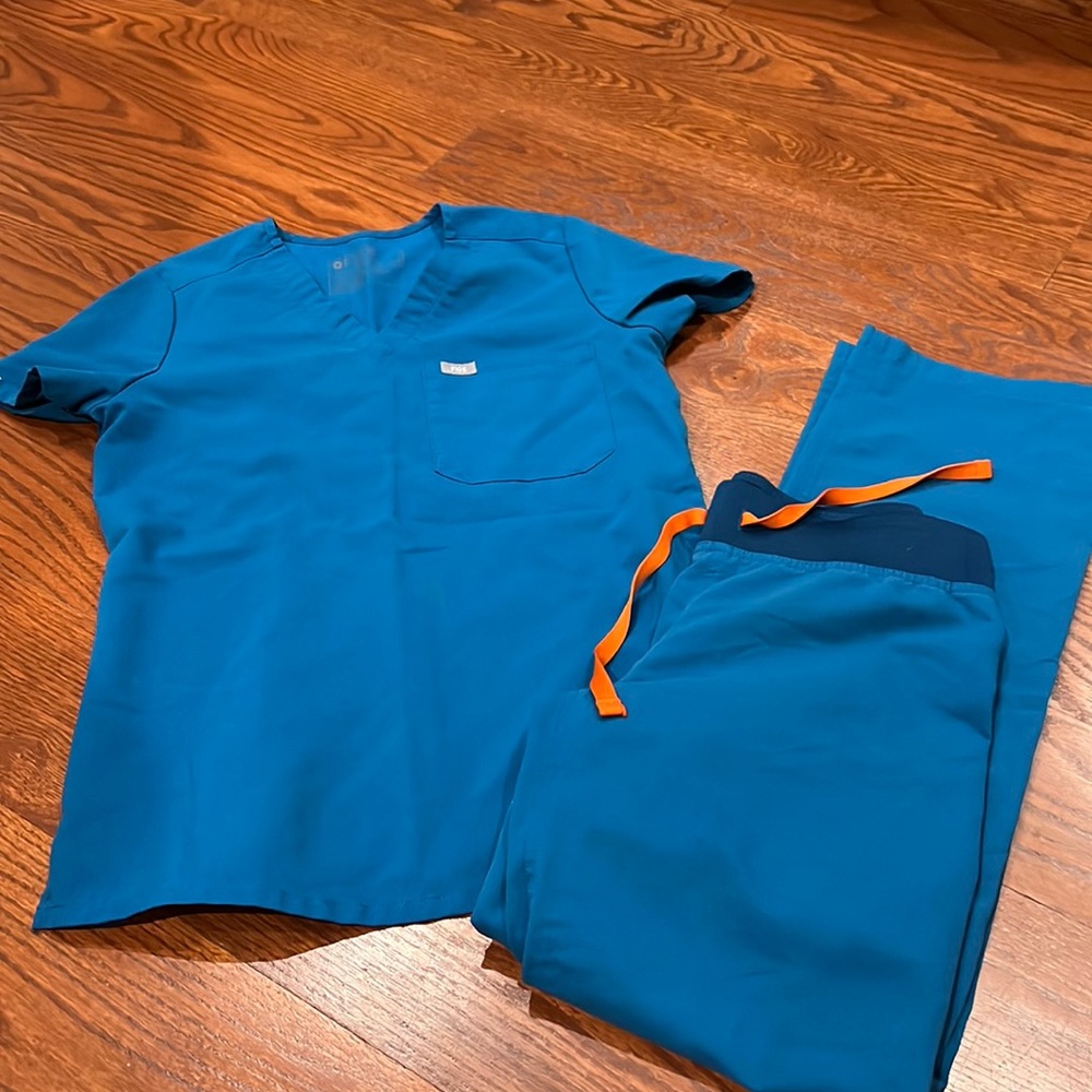 Fig scrub top and bottom set XXS